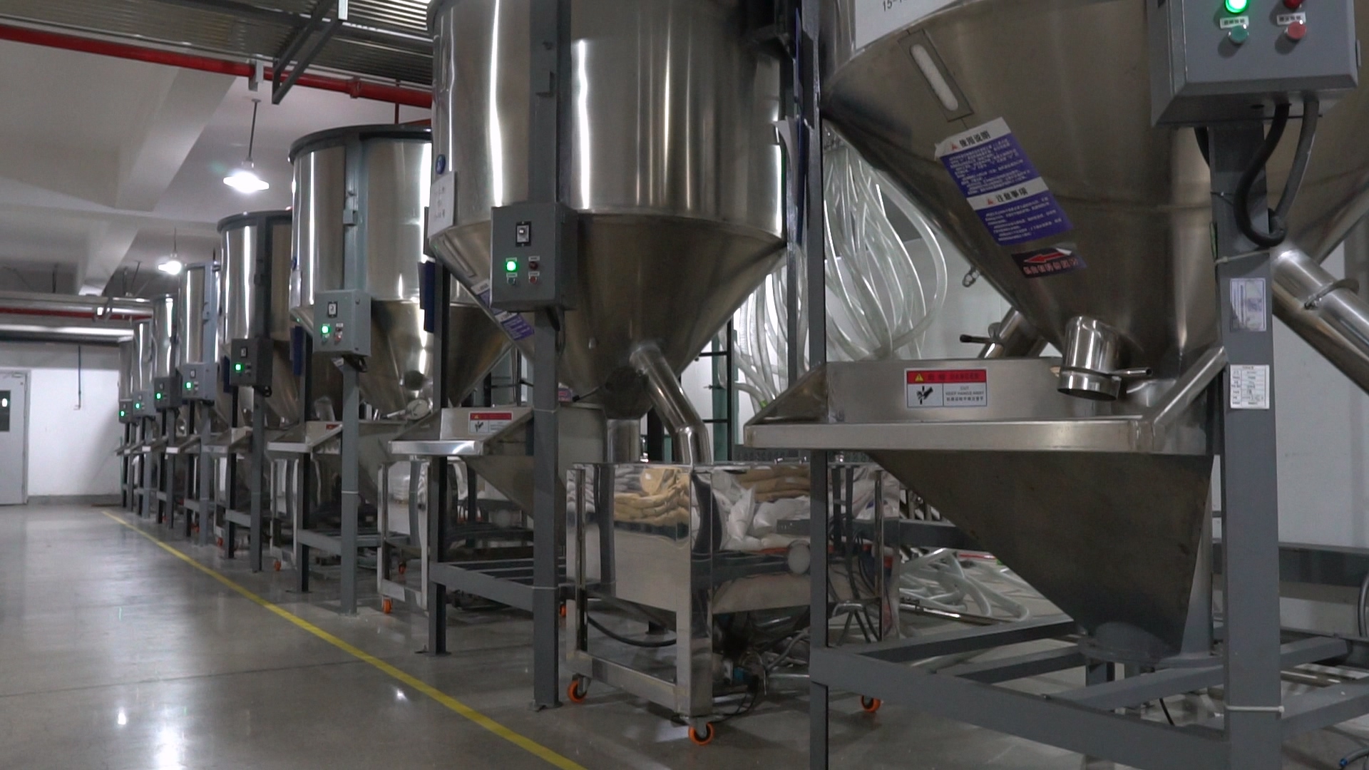 Automatic conveyor central feeding and mixing system with 50% domestic Chuang Feiya all-electric injection molding machine